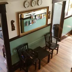 Main St Hostal