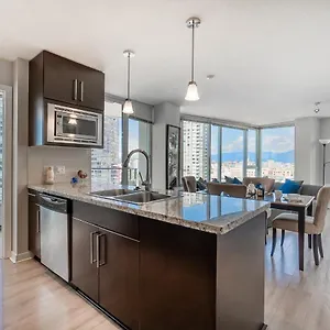 Stunning 2 Bedroom Condo With Downtown Views!!! Apartment Vancouver