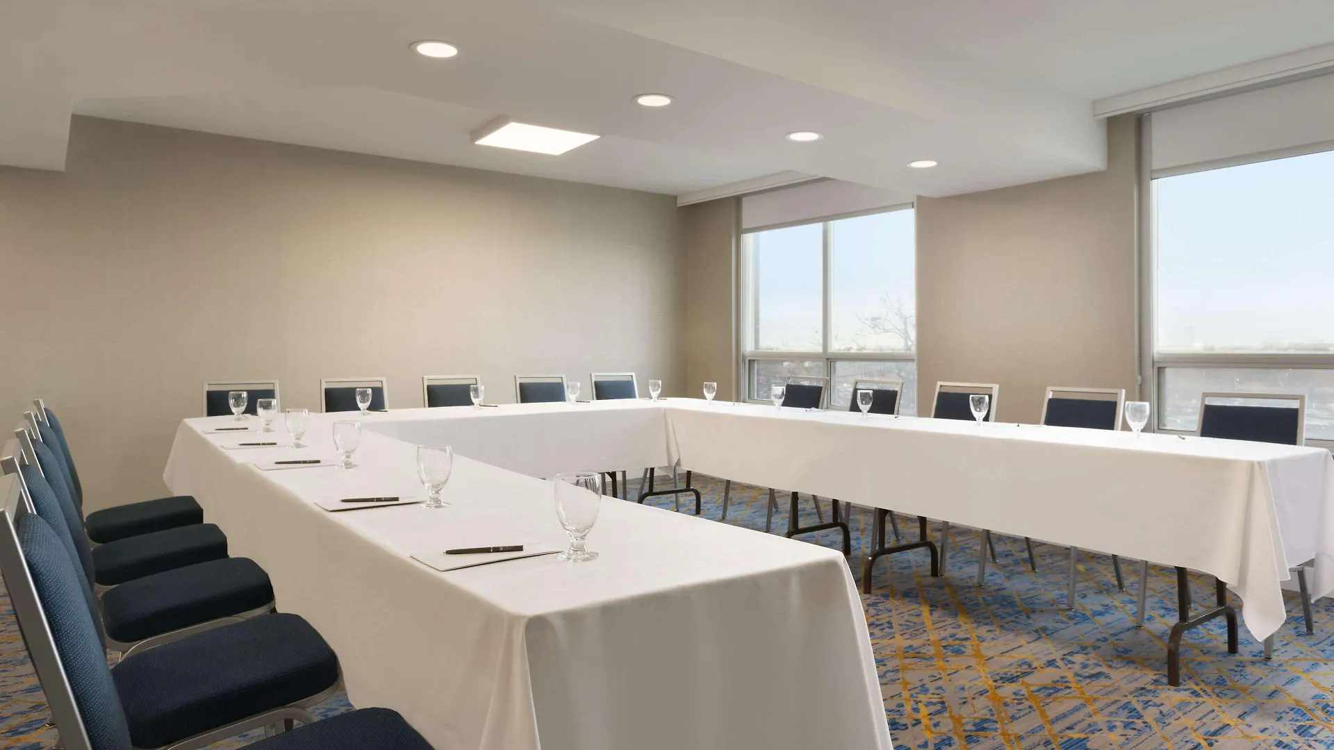 Embassy Suites By Hilton Toronto Airport 4*,