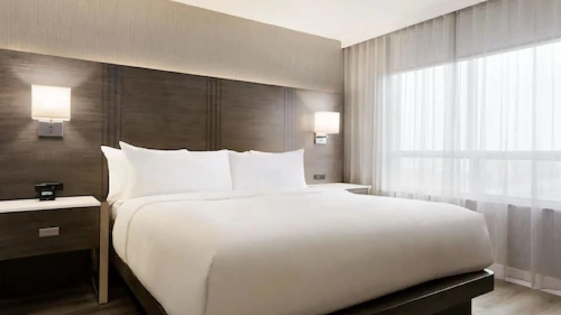 Embassy Suites By Hilton Toronto Airport