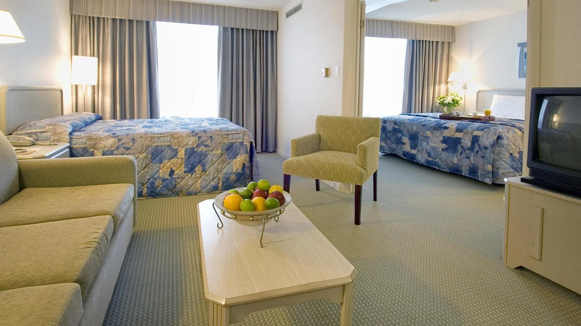 Embassy Suites By Hilton Toronto Airport 4*,
