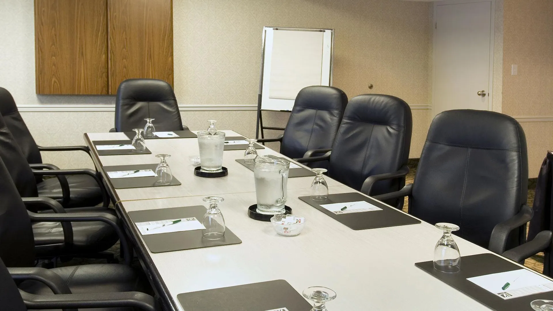 Hotel Embassy Suites By Hilton Toronto Airport