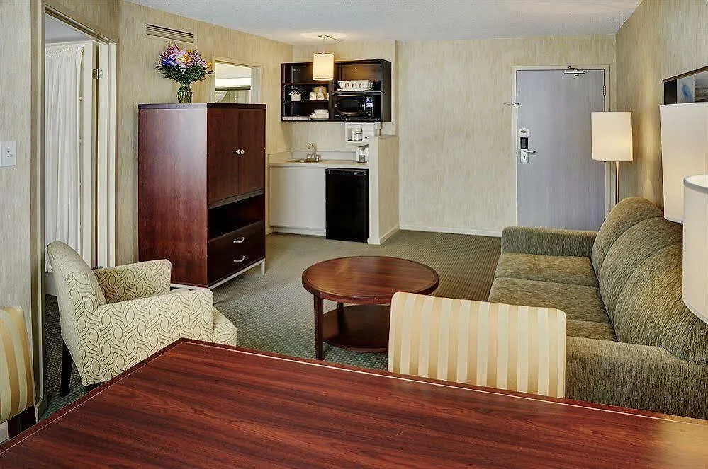Hotel Embassy Suites By Hilton Toronto Airport