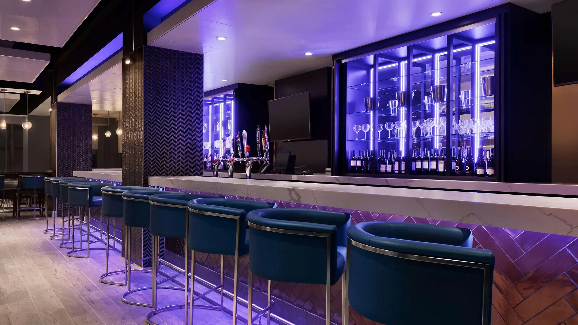 Hotel Embassy Suites By Hilton Toronto Airport
