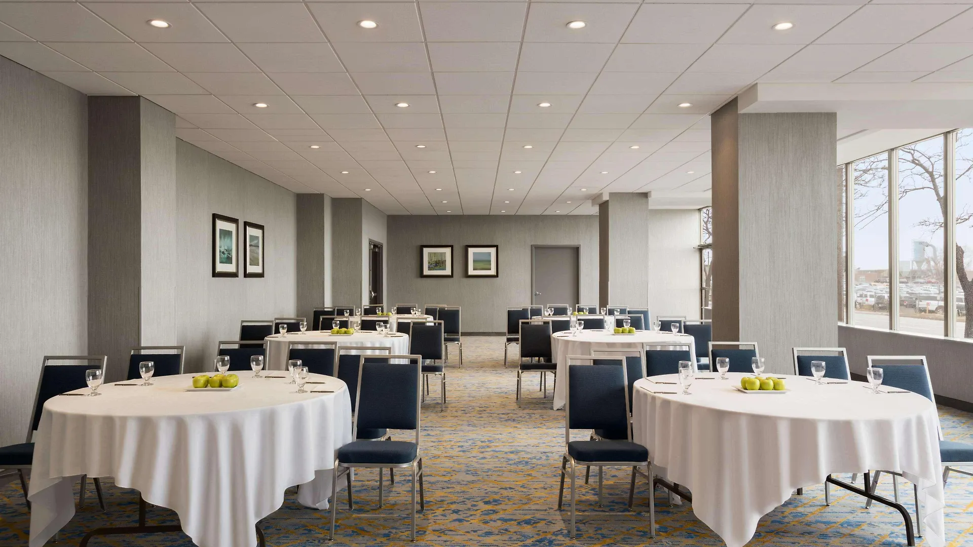 Embassy Suites By Hilton Toronto Airport Hotel