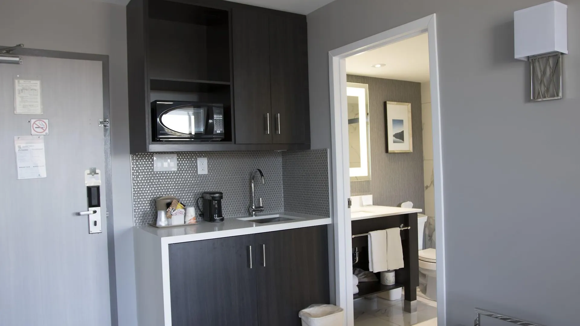Hotel Embassy Suites By Hilton Toronto Airport