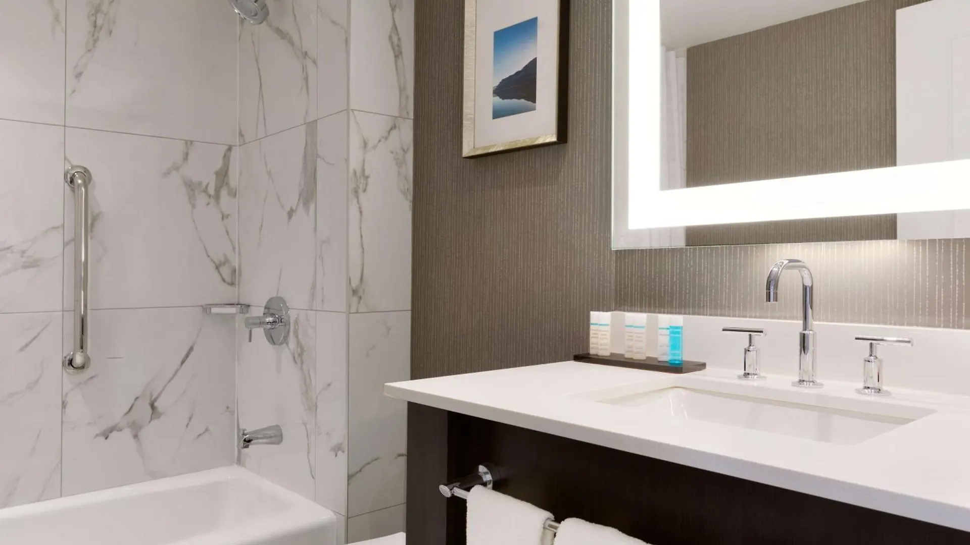 Embassy Suites By Hilton Toronto Airport