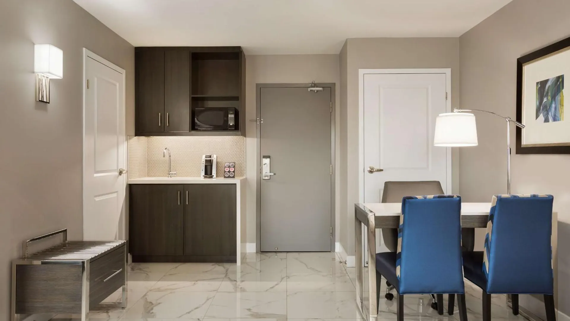 Hotel Embassy Suites By Hilton Toronto Airport