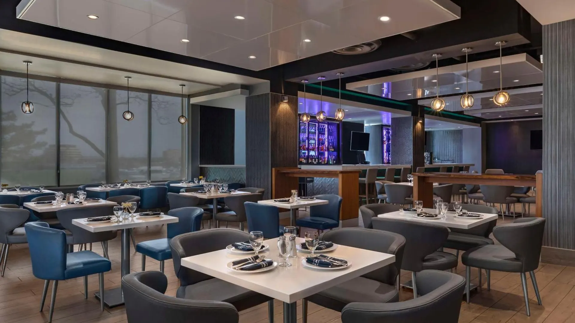 Embassy Suites By Hilton Toronto Airport Hotel