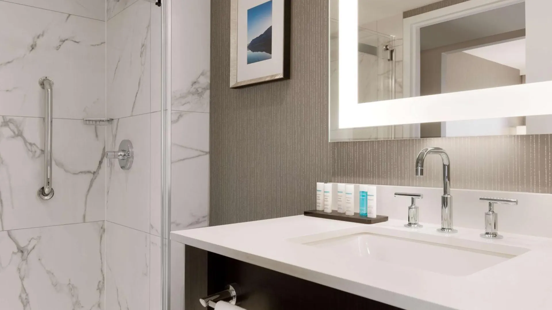 Hotel Embassy Suites By Hilton Toronto Airport