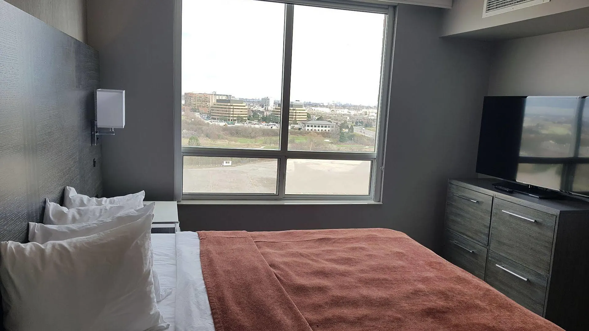 Hotel Embassy Suites By Hilton Toronto Airport