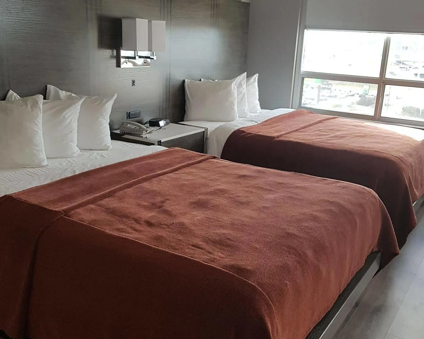 Embassy Suites By Hilton Toronto Airport 4*,